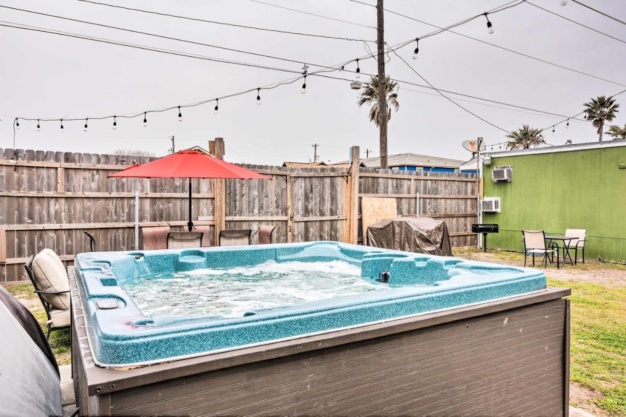 Cozy Galveston Apartment - Walk To Beach And Dining Eksteriør bilde